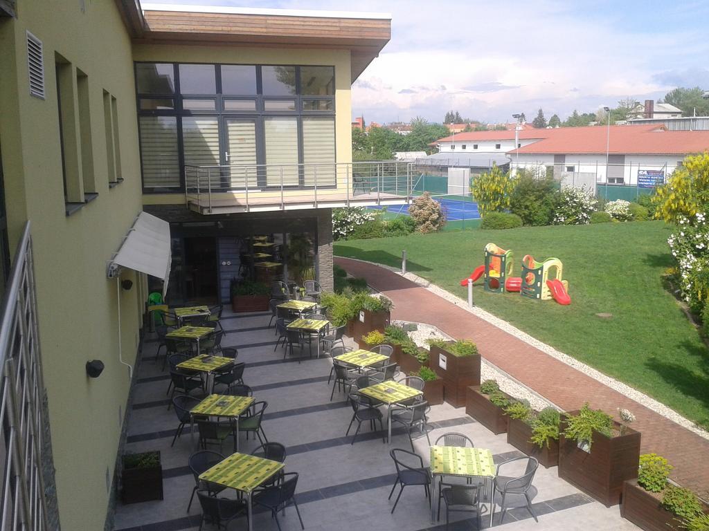 Hotel Predium Vrable ภายนอก รูปภาพ