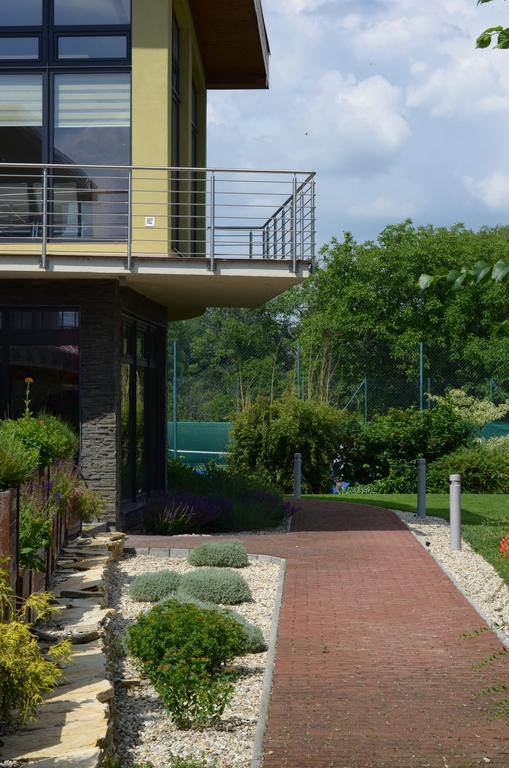 Hotel Predium Vrable ภายนอก รูปภาพ