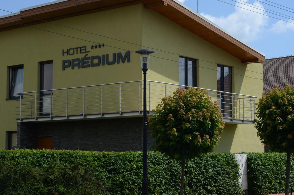 Hotel Predium Vrable ภายนอก รูปภาพ
